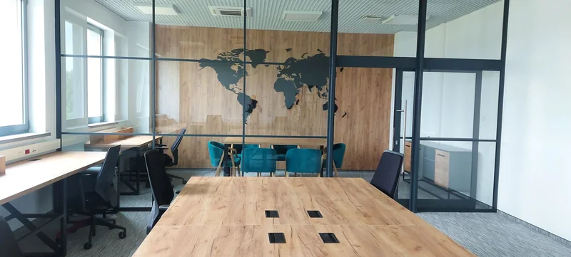Central table with cable entries and a view of the glass meeting area.