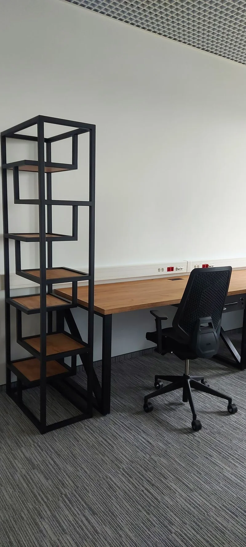 Geometric shelf with open shelves at the workstation.