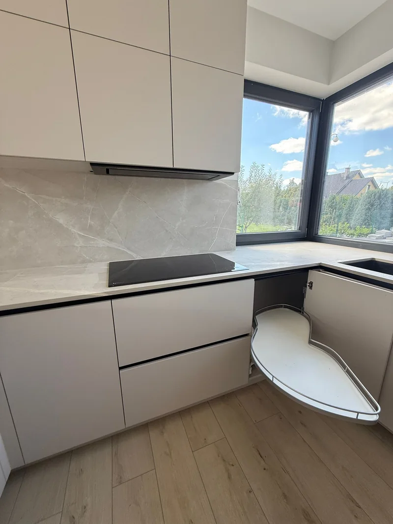 The pull-out corner shelf allows you to conveniently reach deep into the cabinet.